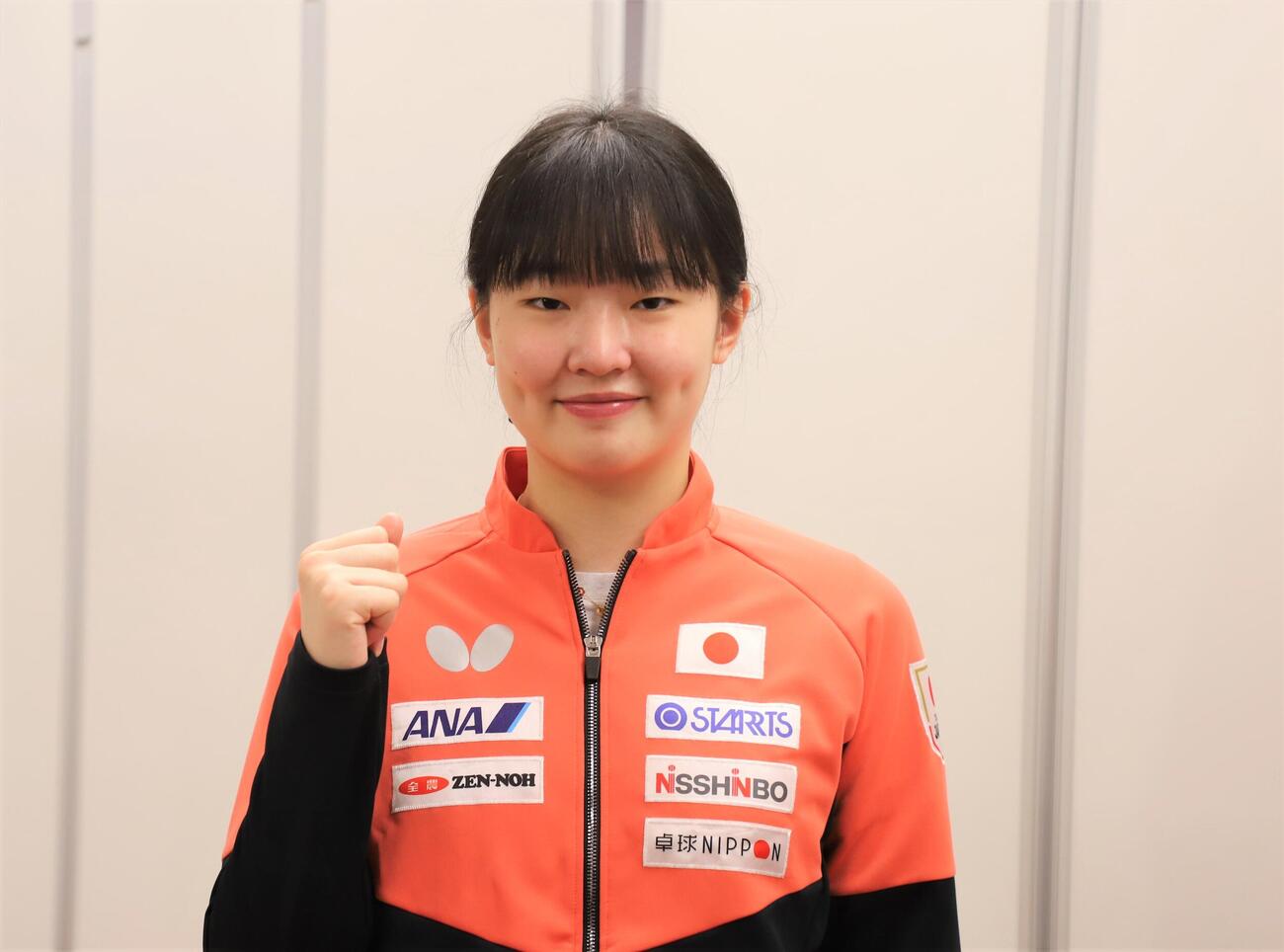 世界選手権団体戦の出国前に取材に応じた張本美和（撮影・藤塚大輔）