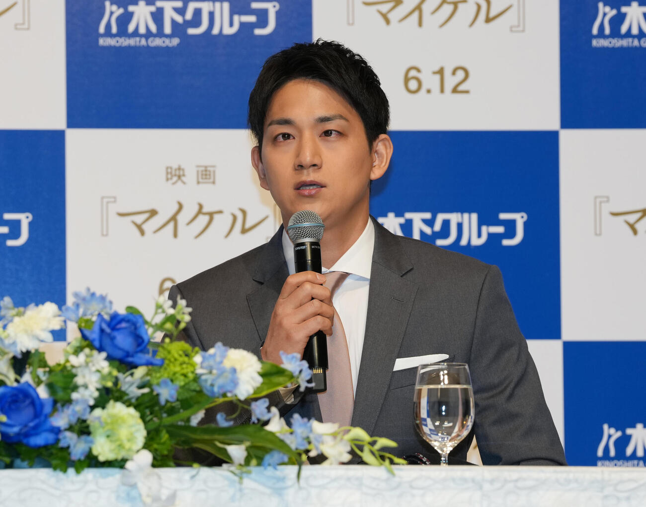 現役引退会見で話をする木原龍一（撮影・増田悦実）
