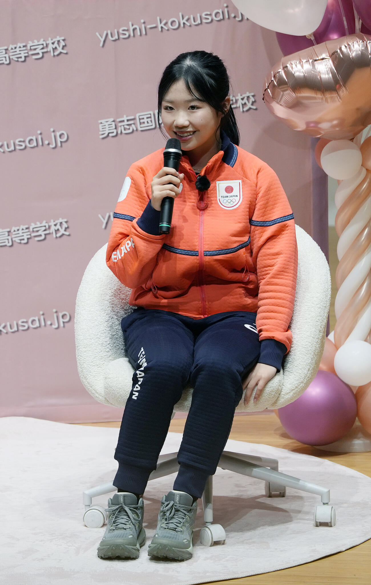 中井亜美オリンピック祝賀会　トークショーで質問に答える中井亜美（撮影・小島史椰）