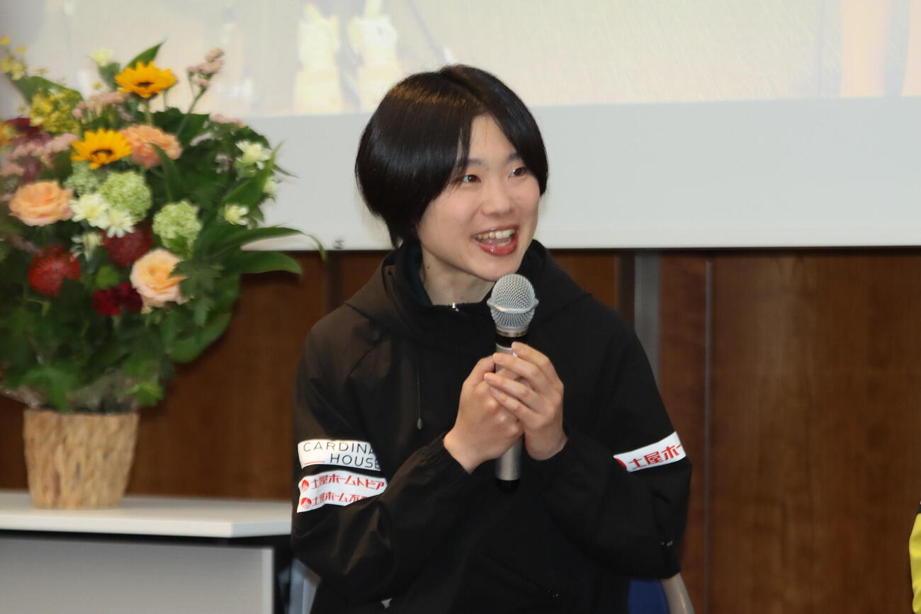 トークイベントに登場したジャンプ伊藤有希（撮影・保坂果那）