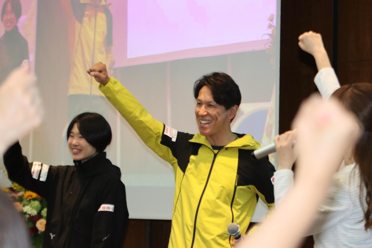 トークイベントに登場したジャンプ葛西紀明（右）と伊藤有希