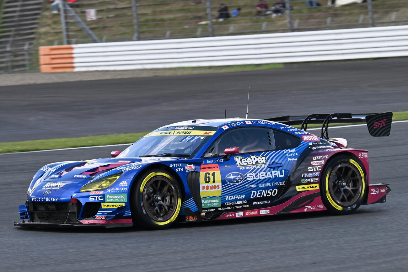 GT300クラスでポールポジションを獲得した61号車（GTA提供）