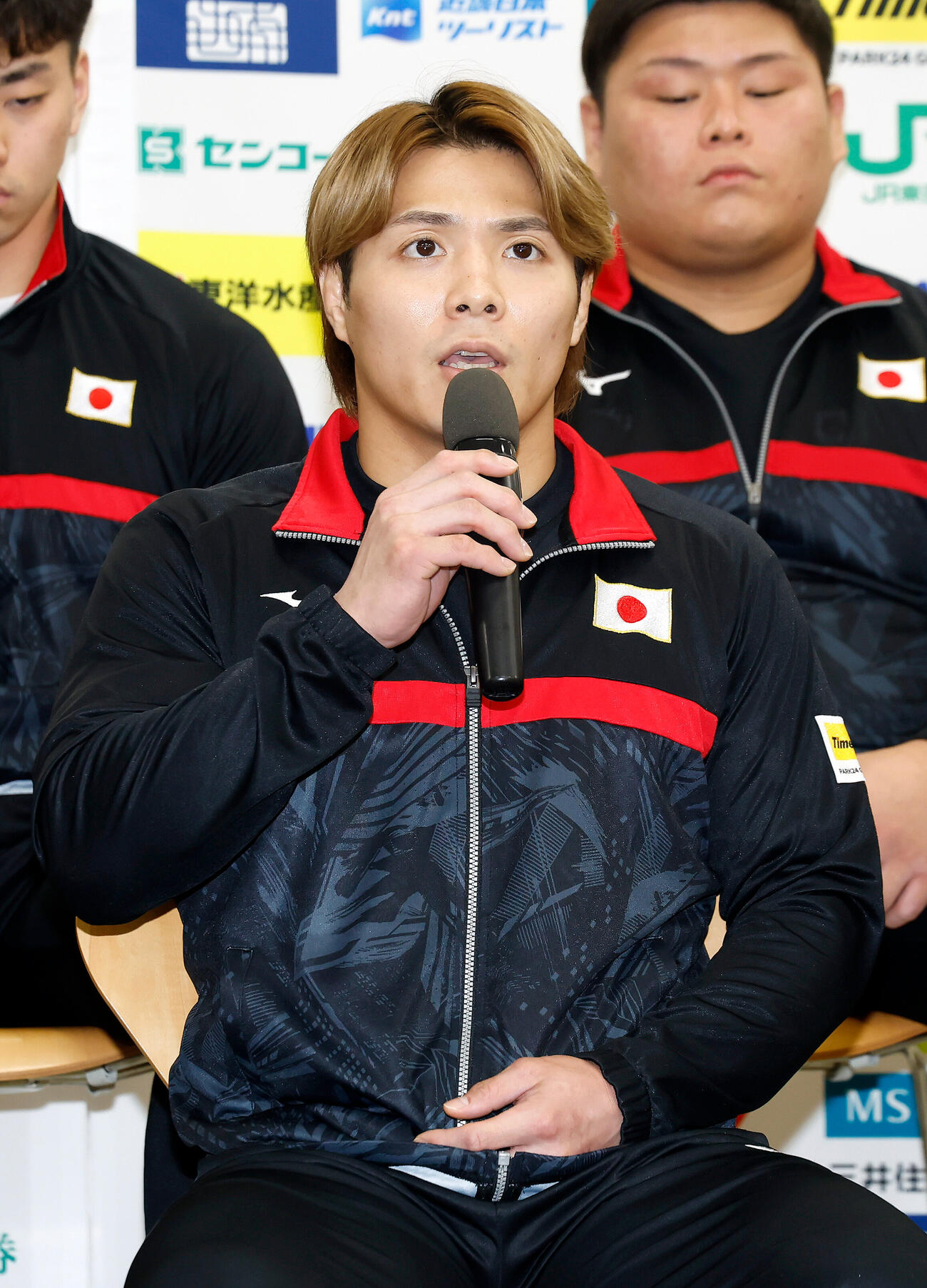 2026年バクー世界選手権記者会見に登壇し、話す男子66キロ級代表・阿部一二三（撮影・山本朝陽）
