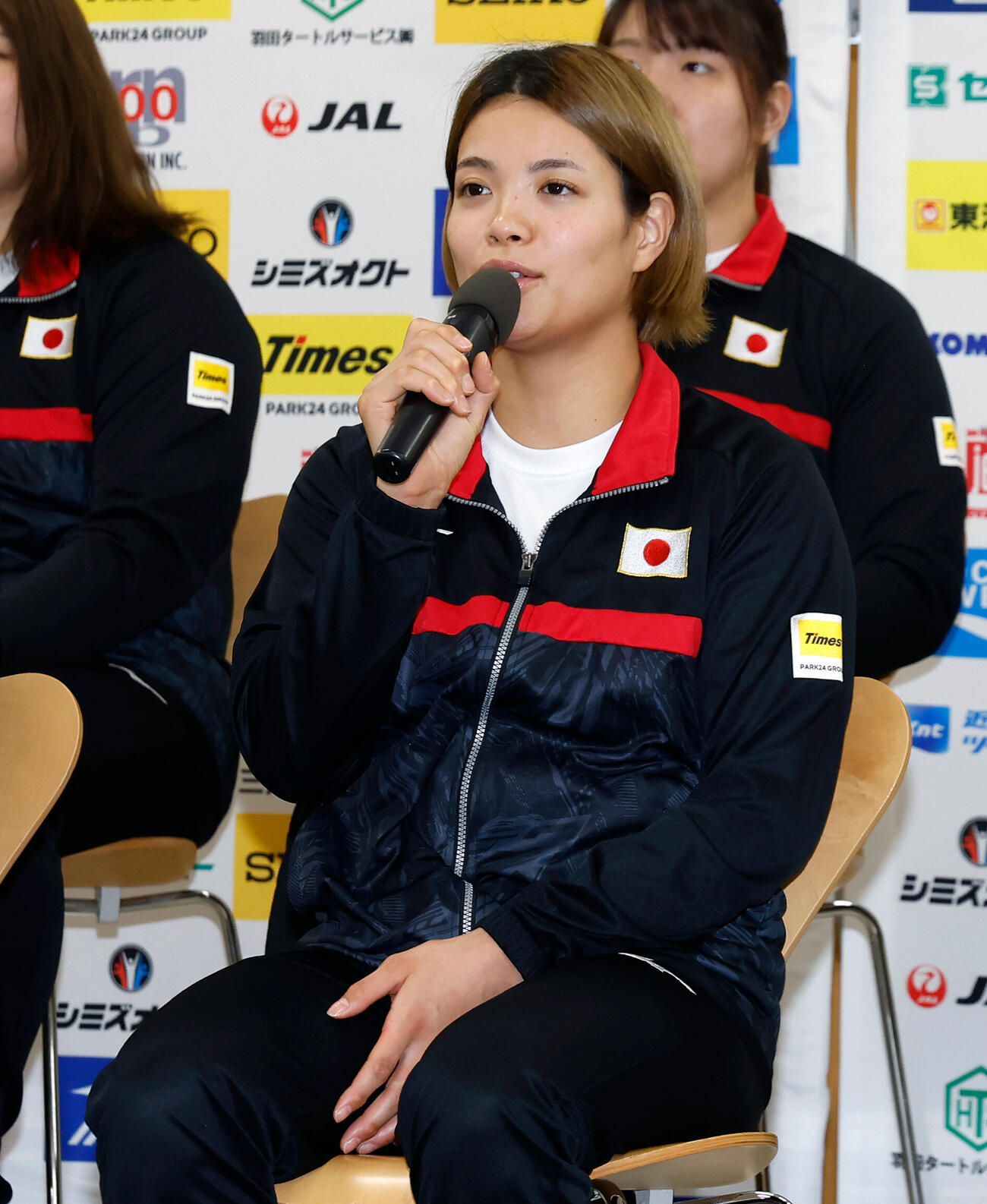 2026年バクー世界選手権記者会見に登壇し、話す女子52キロ級代表の阿部詩（撮影・山本朝陽）