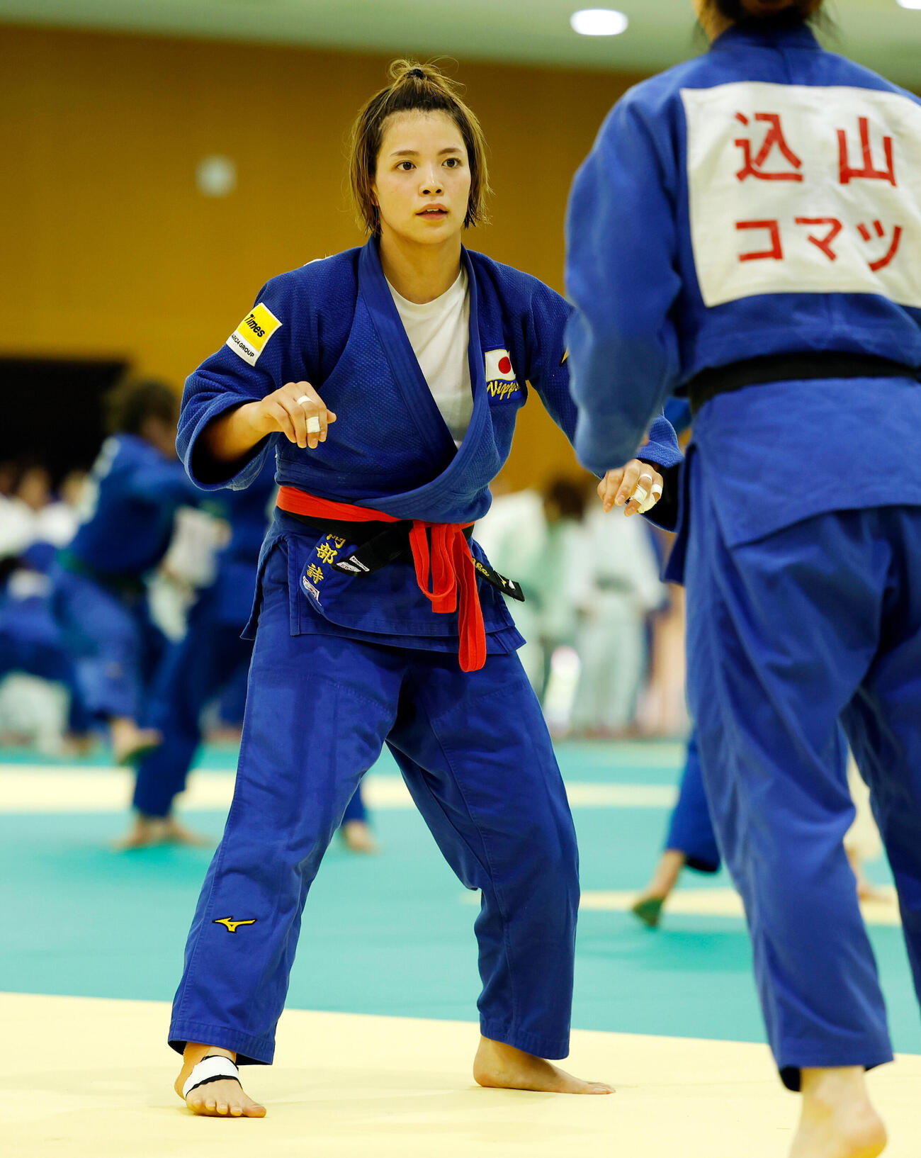 全日本女子合宿　公開練習に取り組む52キロ級・阿部詩（左）（撮影・山本朝陽）