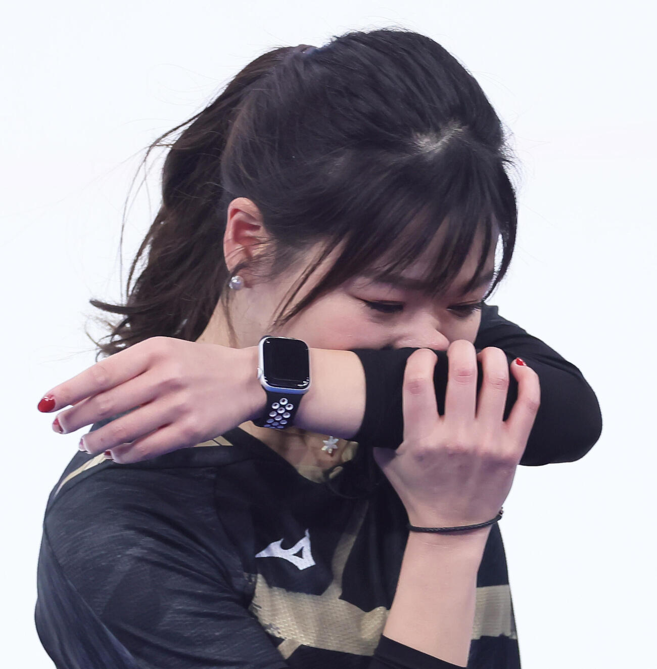2022年2月、北京五輪　カーリング女子決勝　日本対英国　銀メダルに終わり涙する吉田知