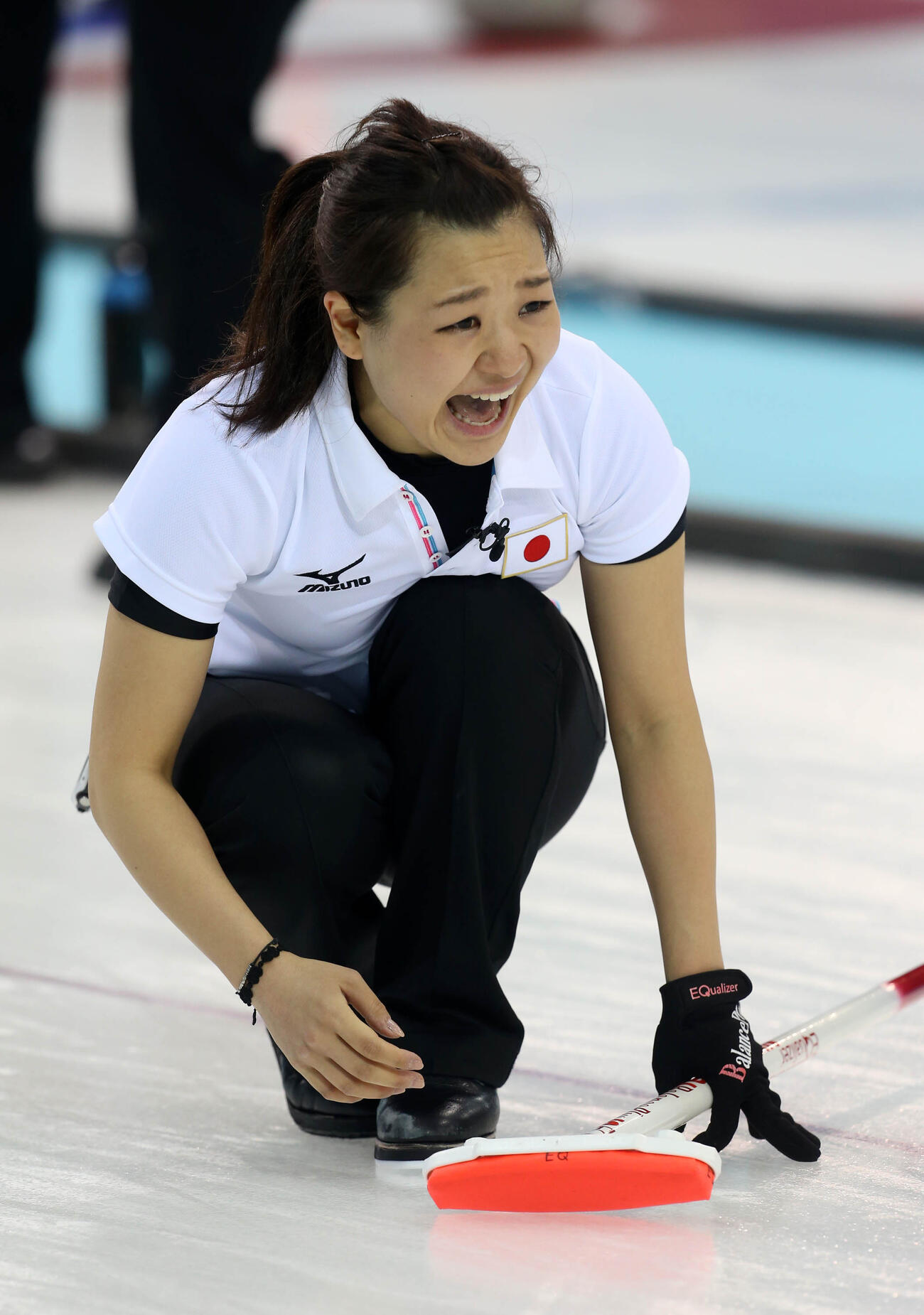 2014年2月、ソチ五輪　カーリング女子1次リーグ　日本対韓国　ストーンを投じ絶叫する吉田（撮影・PNP）