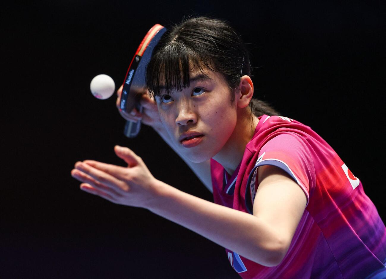 女子決勝トーナメント１回戦のクロアチア戦でプレーする面手凜（ロイター）