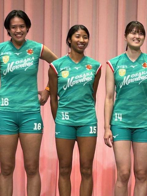 今季限りで大阪M退団の宮部愛芽世（中央）はインスタで今季終了のあいさつを行った（2025年9月撮影）