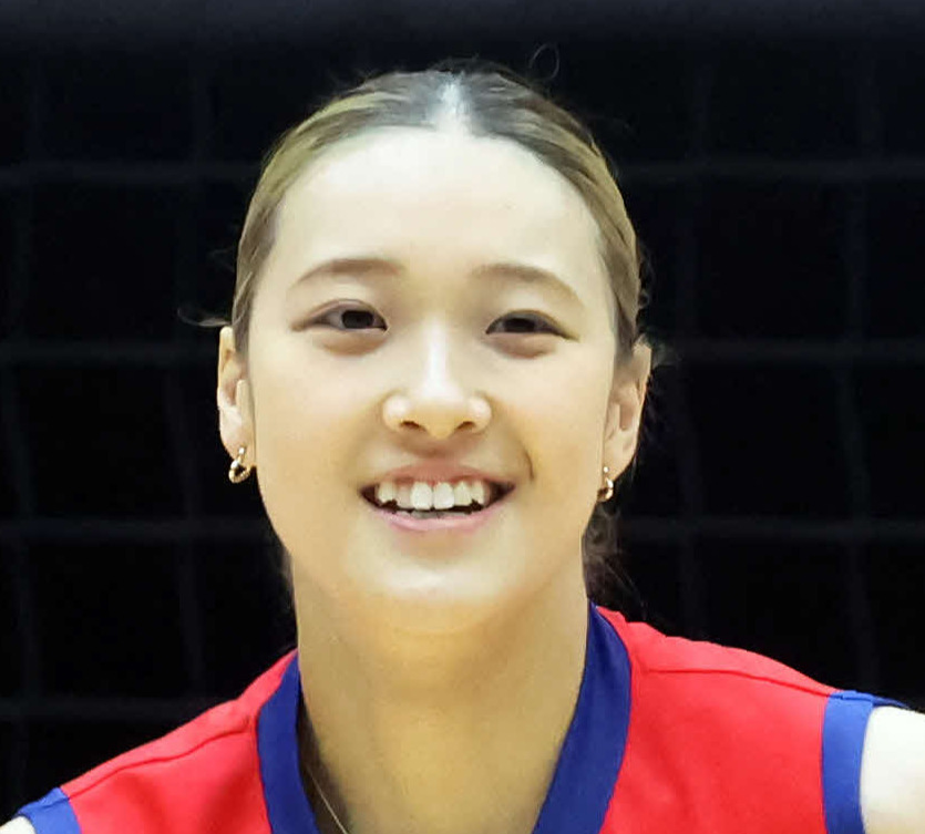 佐藤淑乃（2025年10月撮影）