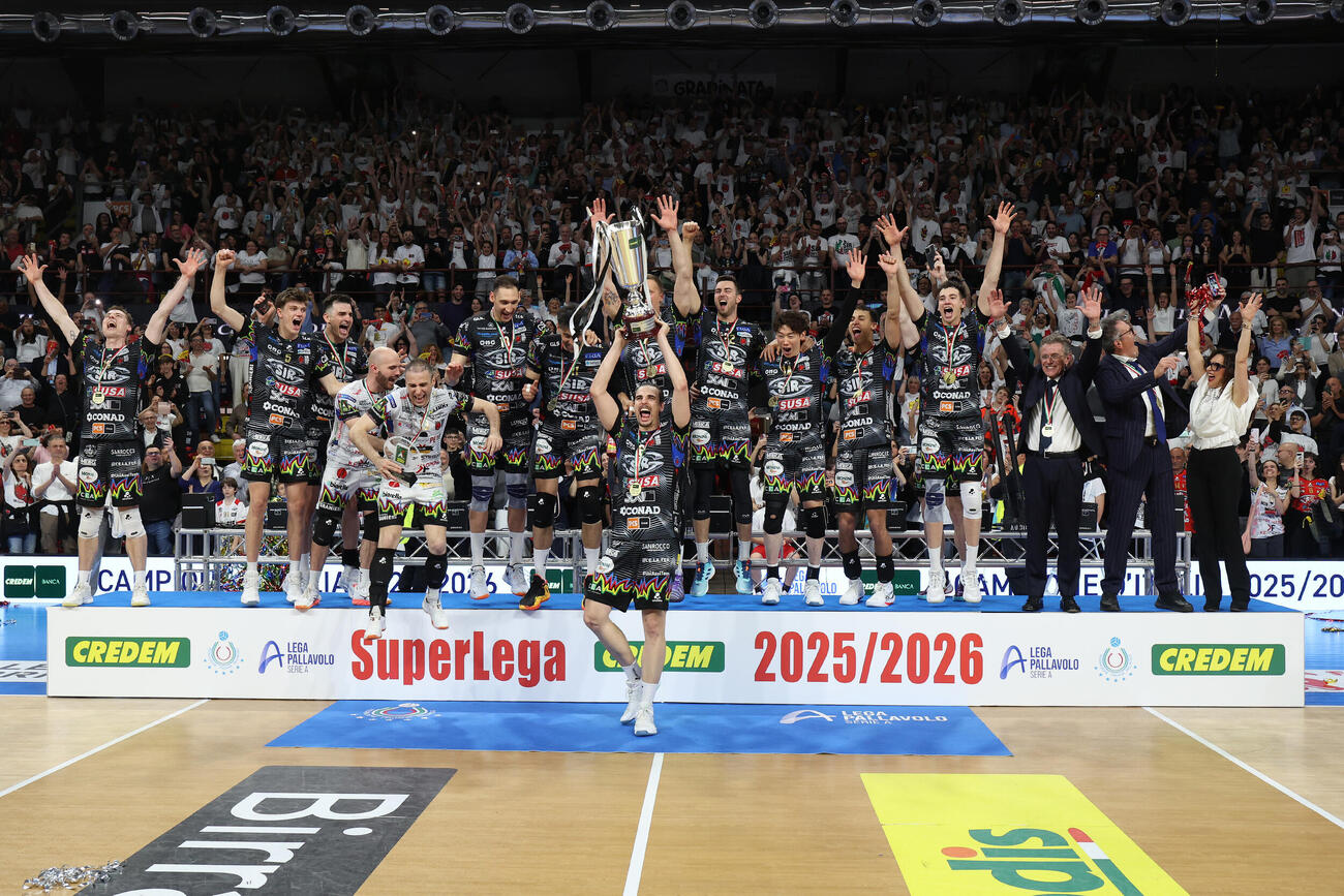 優勝を喜ぶペルージャのメンバー（C）Lega Pallavolo Serie A