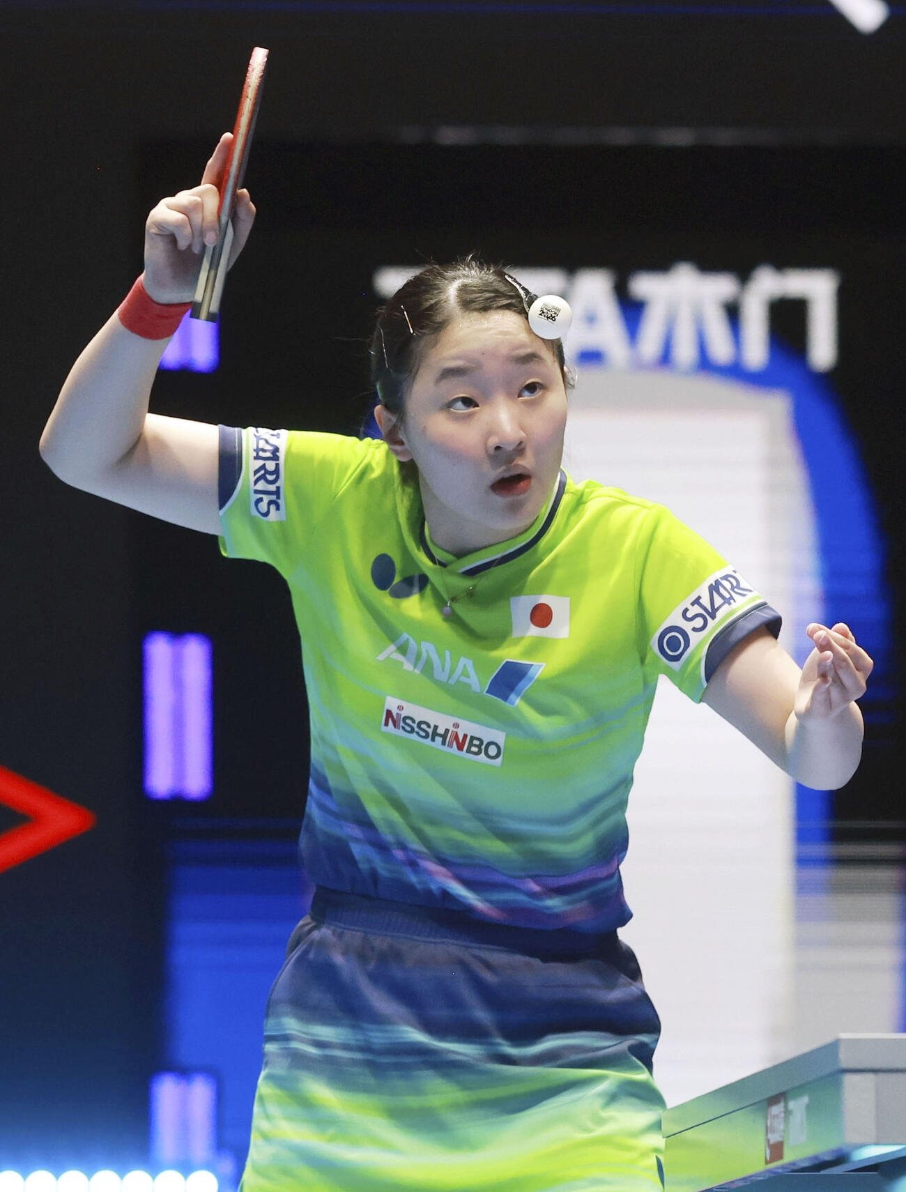 女子準々決勝のウクライナ戦でプレーする張本美和＝ロンドン（共同）