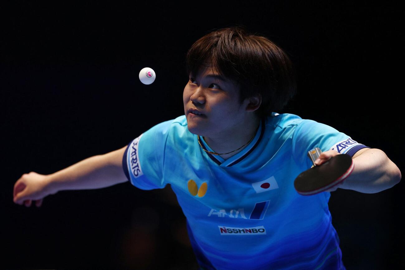 卓球世界選手権団体の男子準々決勝で、ドイツのチウ・ダンと対戦する松島輝空（ロイター）