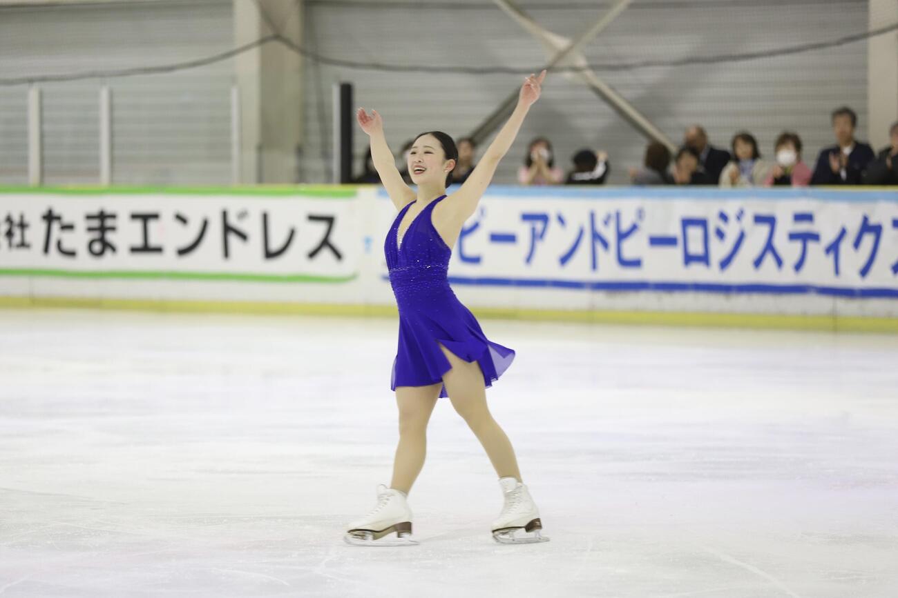 サイニチホールディングス杯のオープニングセレモニーで演技を披露する青木祐奈（埼玉県スポーツ協会提供）
