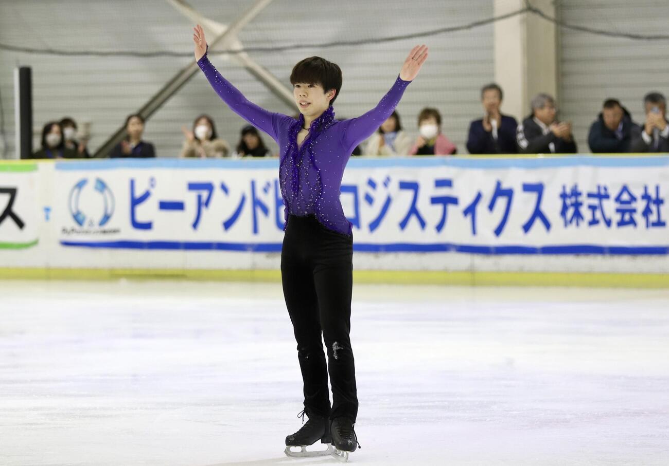 サイニチホールディングス杯のオープニングセレモニーで演技を披露する佐藤駿（埼玉県スポーツ協会提供）