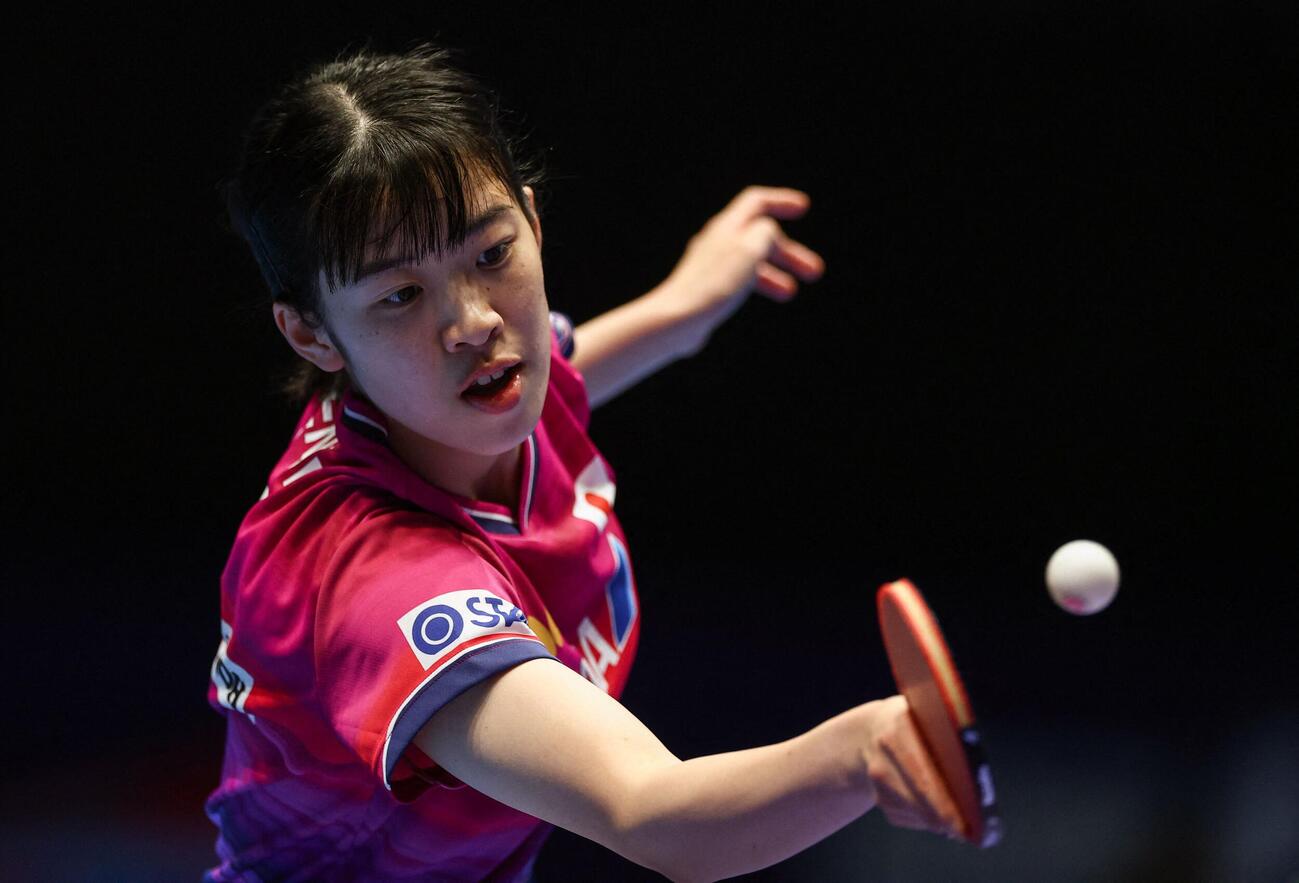 女子決勝トーナメント１回戦のクロアチア戦でプレーする面手凜（ロイター）