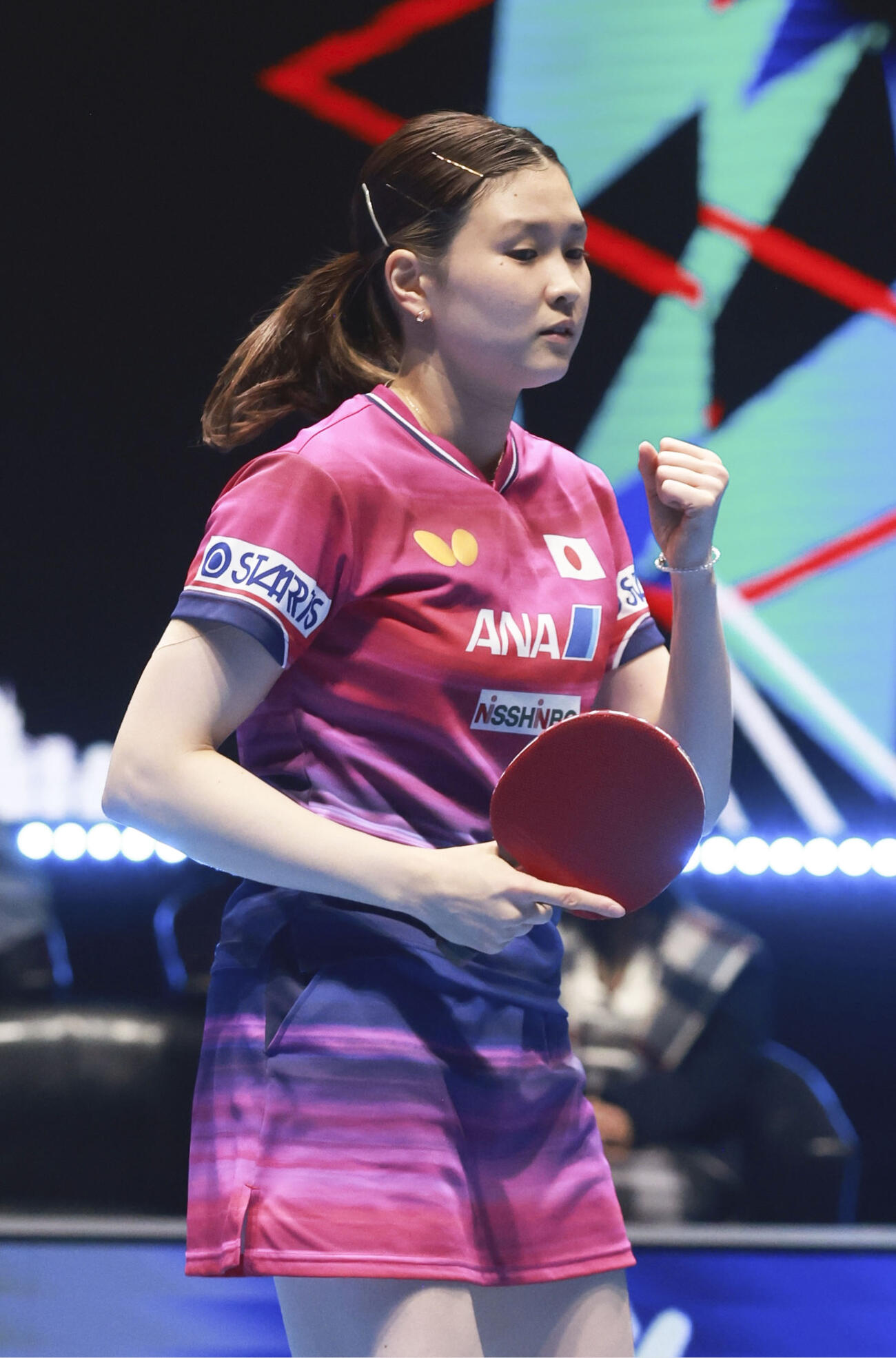 女子準決勝のドイツ戦でガッツポーズする橋本帆乃香＝ロンドン（共同）