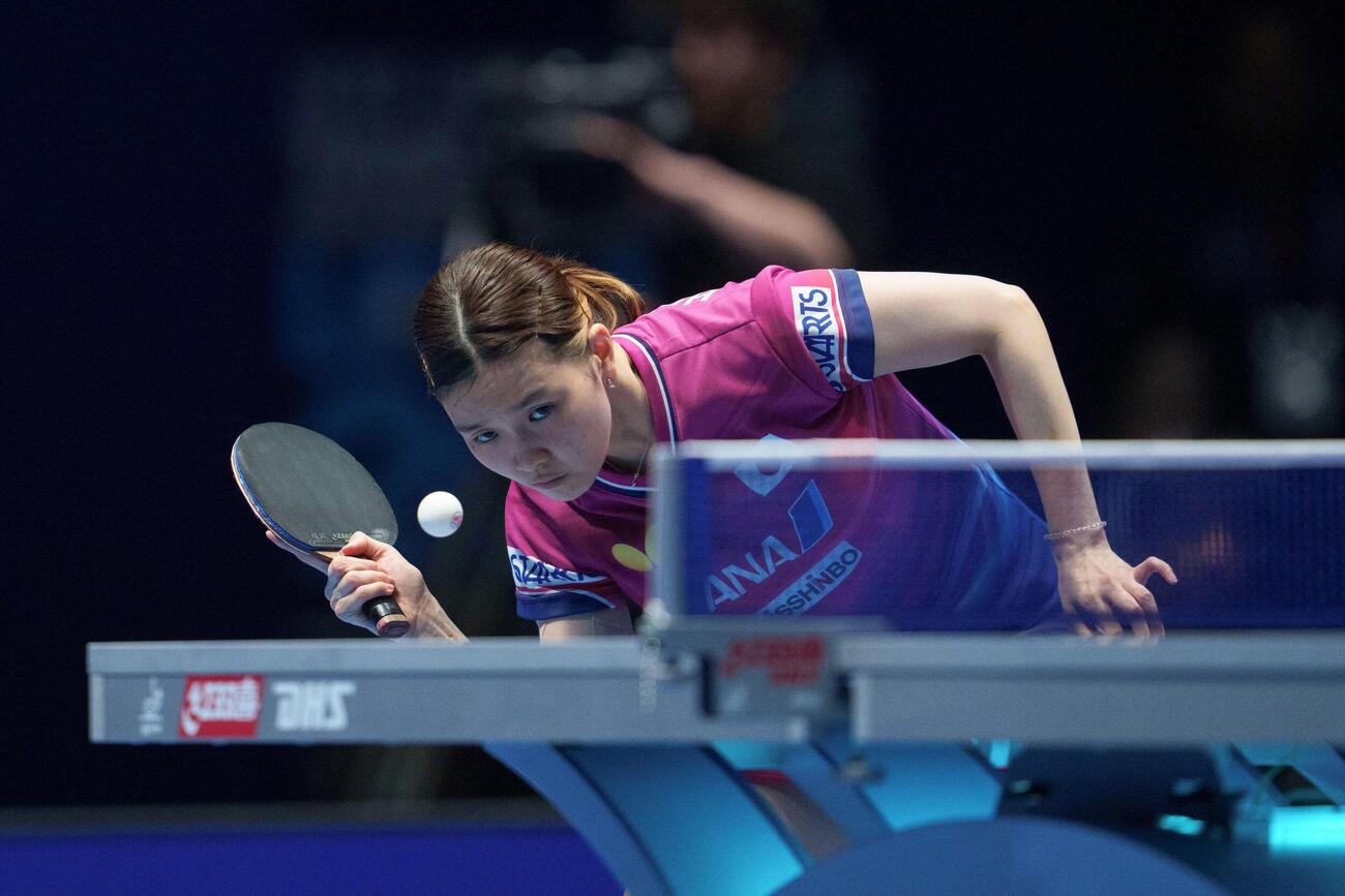 女子準決勝のドイツ戦でプレーする橋本帆乃香＝ロンドン（AP＝共同）