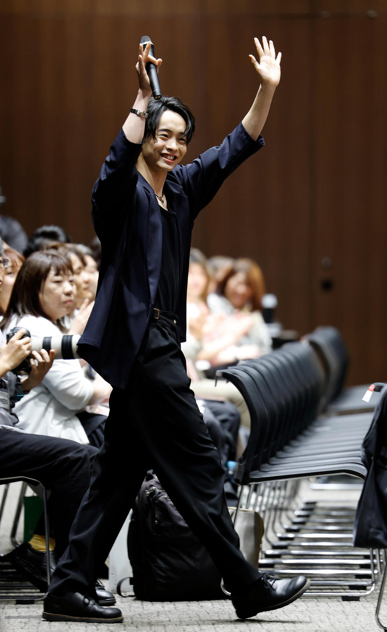 コラントッテ×フィギュアスケーターズ特別トークイベントに入場する島田高志郎（撮影・山本朝陽）