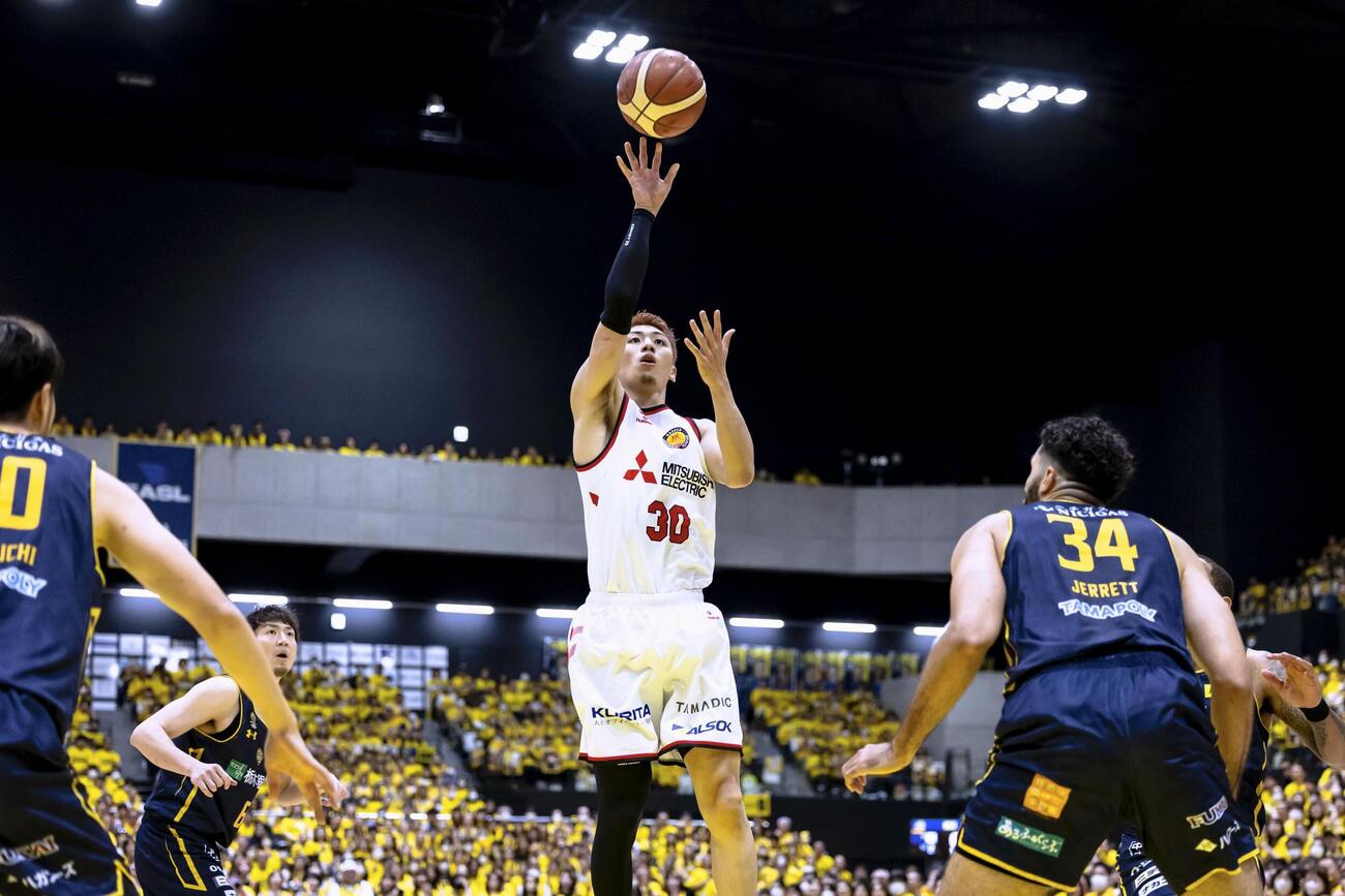 宇都宮戦でプレーする名古屋Dの今村（C）B．LEAGUE