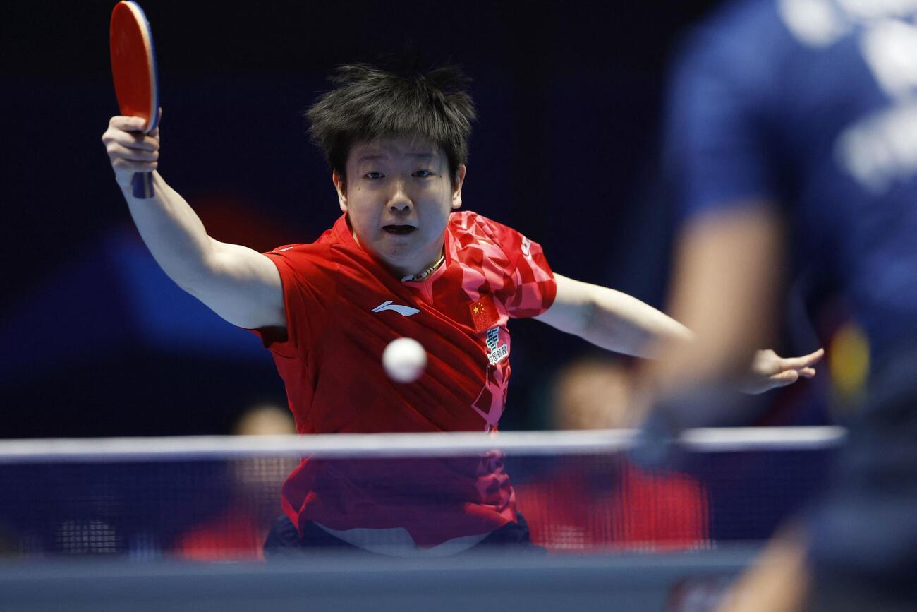 準決勝でプレーする中国の孫穎莎（ロイター）