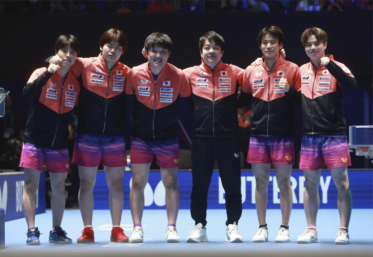 台湾に勝利し決勝進出を決めた男子日本チーム＝ロンドン（共同）