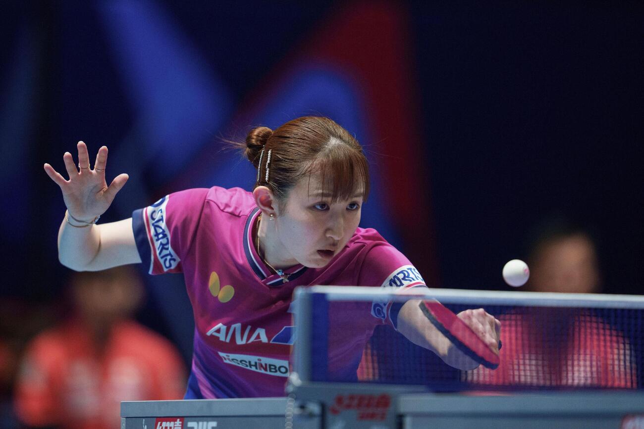 女子準決勝のドイツ戦でプレーする早田ひな（AP）