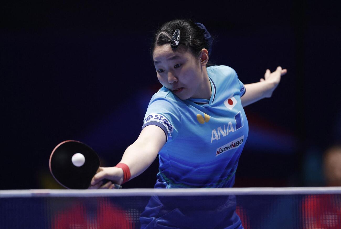 中国戦でプレーする張本美和（ロイター）