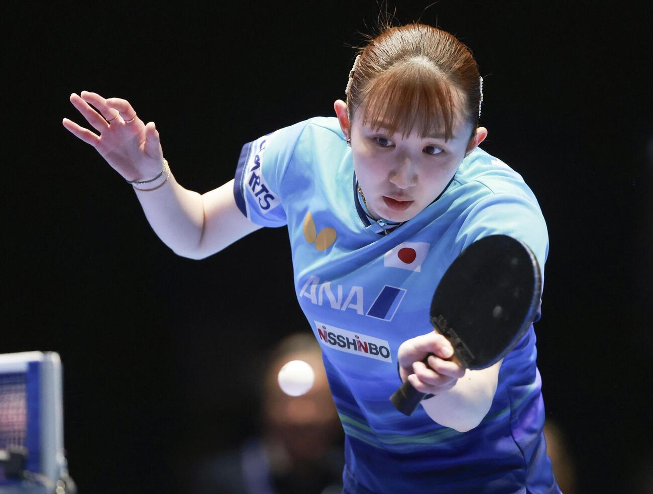 女子決勝の中国戦、第2試合でプレーする早田ひな＝ロンドン（共同）