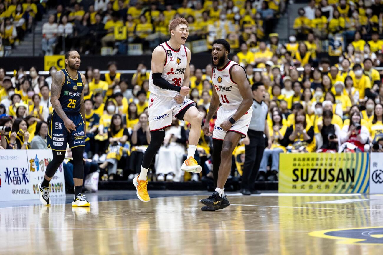 宇都宮戦で活躍した名古屋Dの今村（中央）＝日環アリーナ栃木（C）B．LEAGUE（共同）