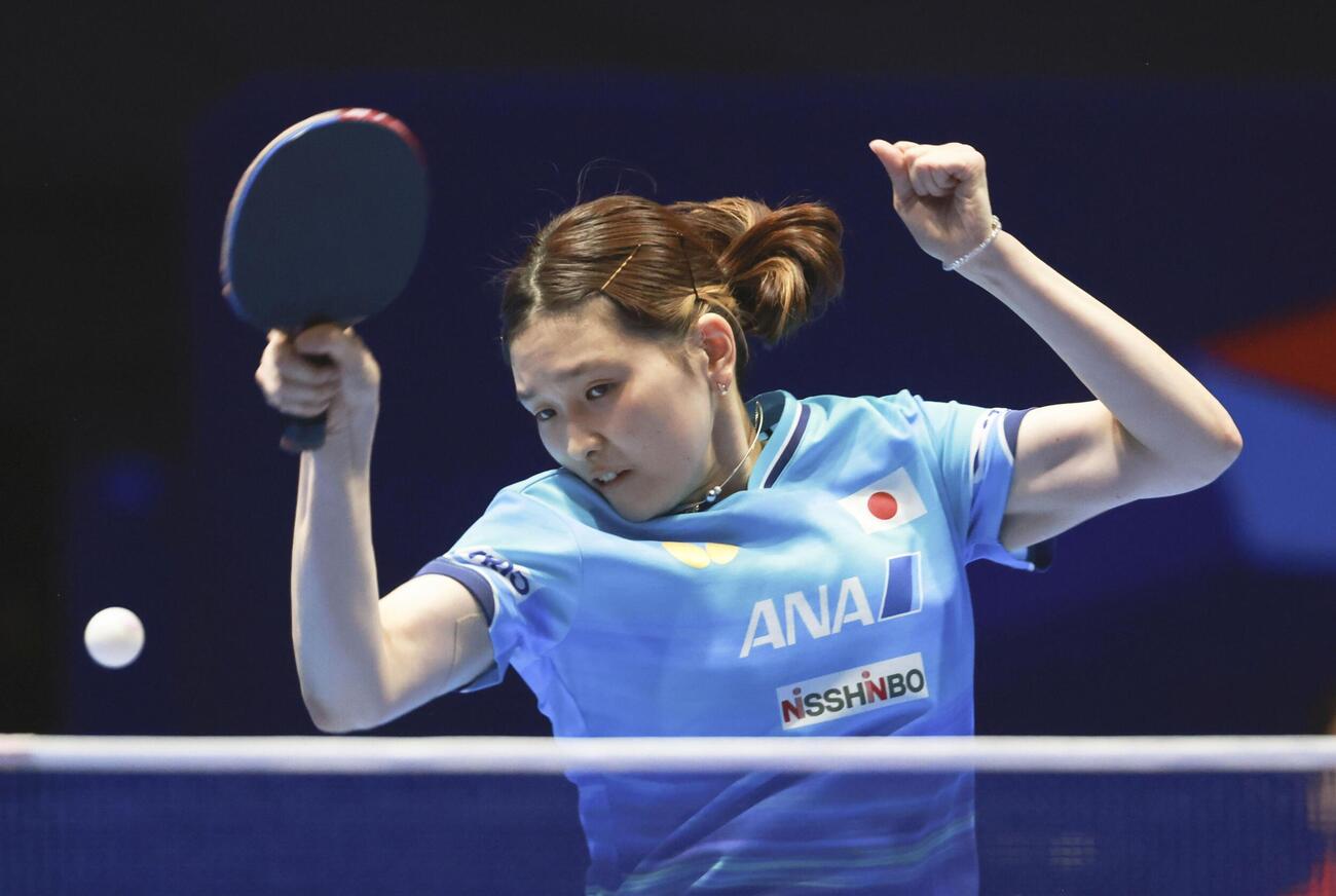 女子決勝の中国戦、第3試合でプレーする橋本帆乃香＝ロンドン（共同）