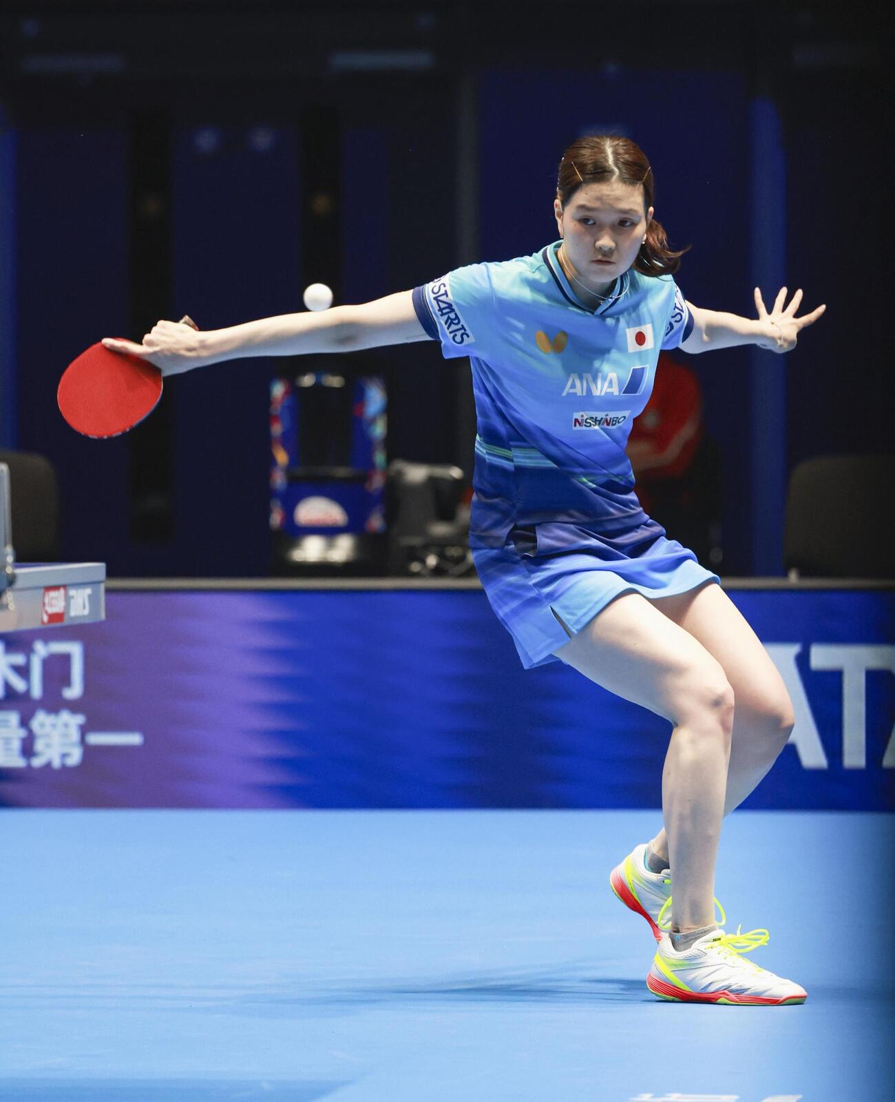 女子決勝の中国戦、第3試合でプレーする橋本帆乃香＝ロンドン（共同）