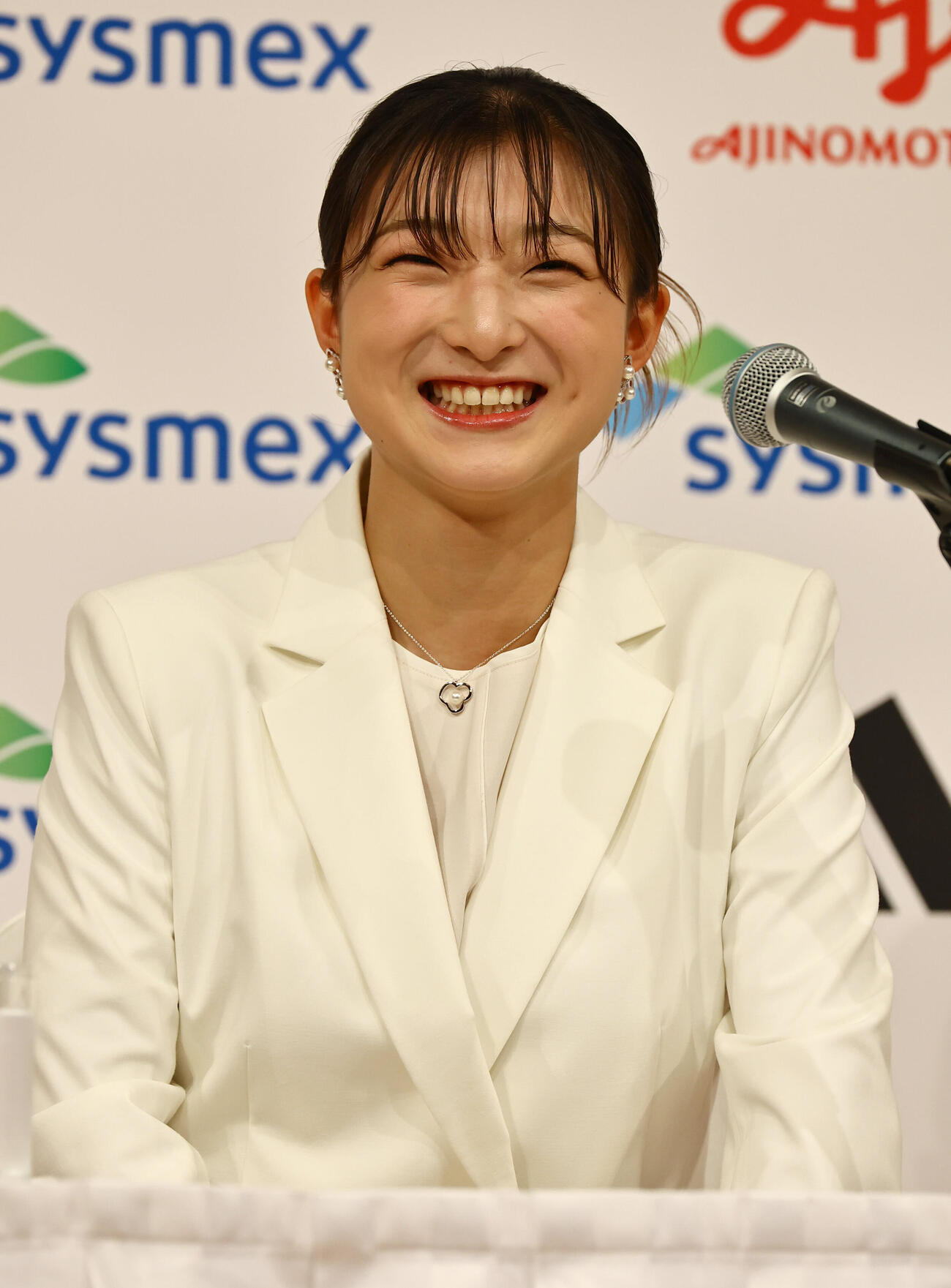 引退会見で笑顔を見せる坂本花織（撮影・上田博志）