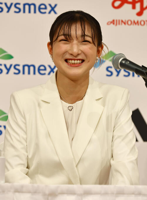 引退会見で笑顔を見せる坂本花織（撮影・上田博志）