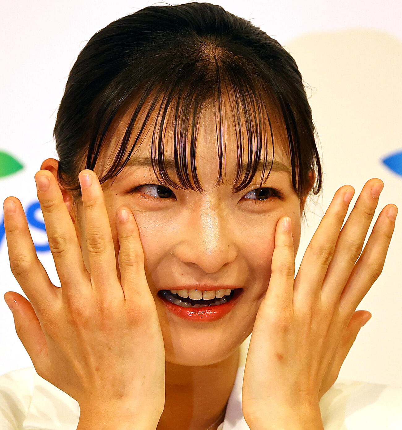 引退会見で涙を流すフィギュアスケート坂本花織（撮影・上田博志）