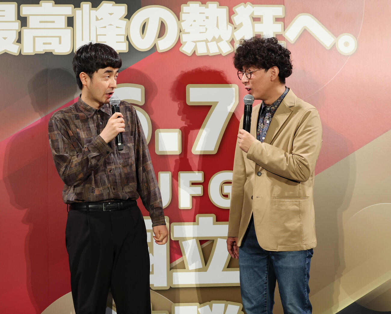 NTTジャパンラグビー　リーグワン　2025－26　プレーオフトーナメントメディアカンファレンスで話をするたくろうの赤木裕（左）ときむらバンド（撮影・増田悦実）