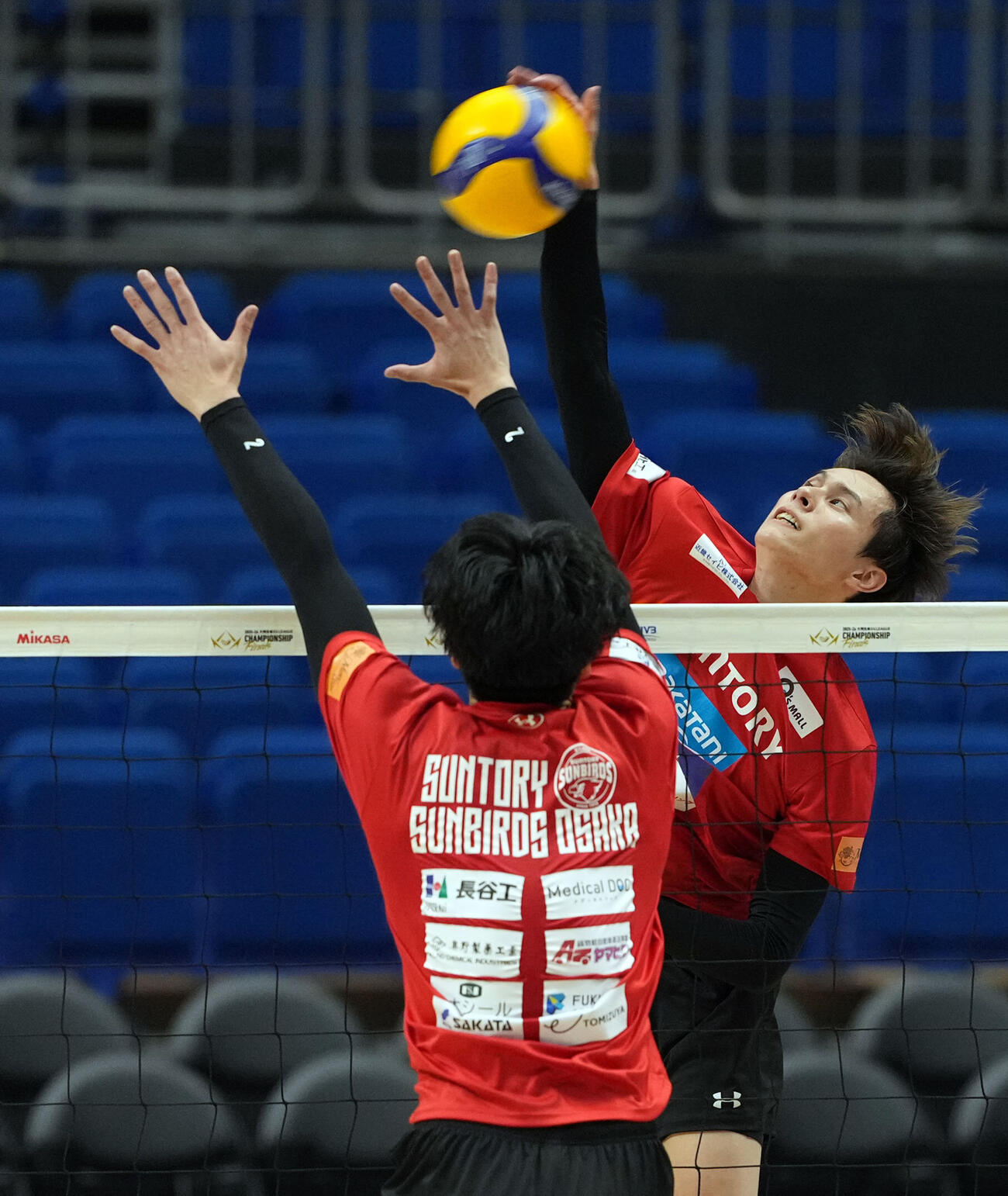 プレーオフ決勝を前に軽快な動きを見せるサントリーの高橋藍（撮影・たえ見朱実）