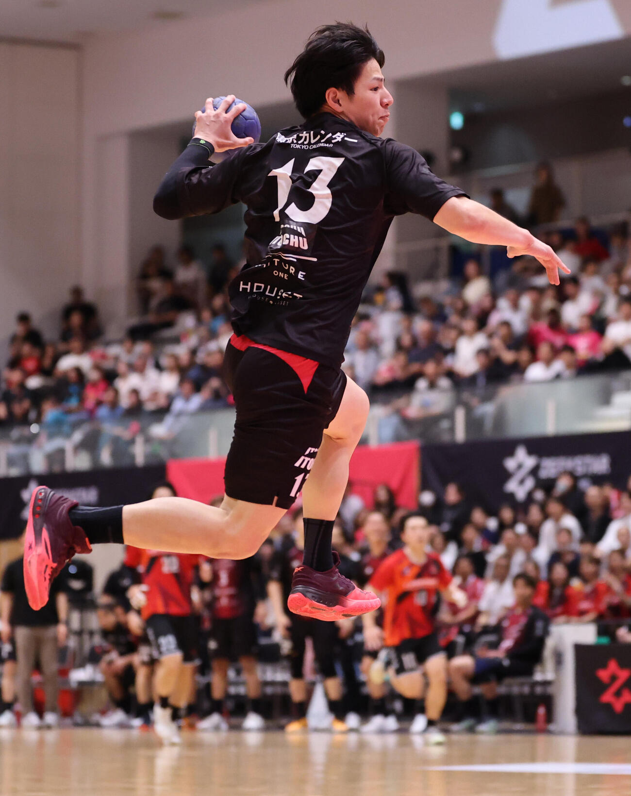 ジークスター東京対トヨタ自動車東日本レガロッソ　後半、シュートを放つジークスター東京中村翼（撮影・野上伸悟
