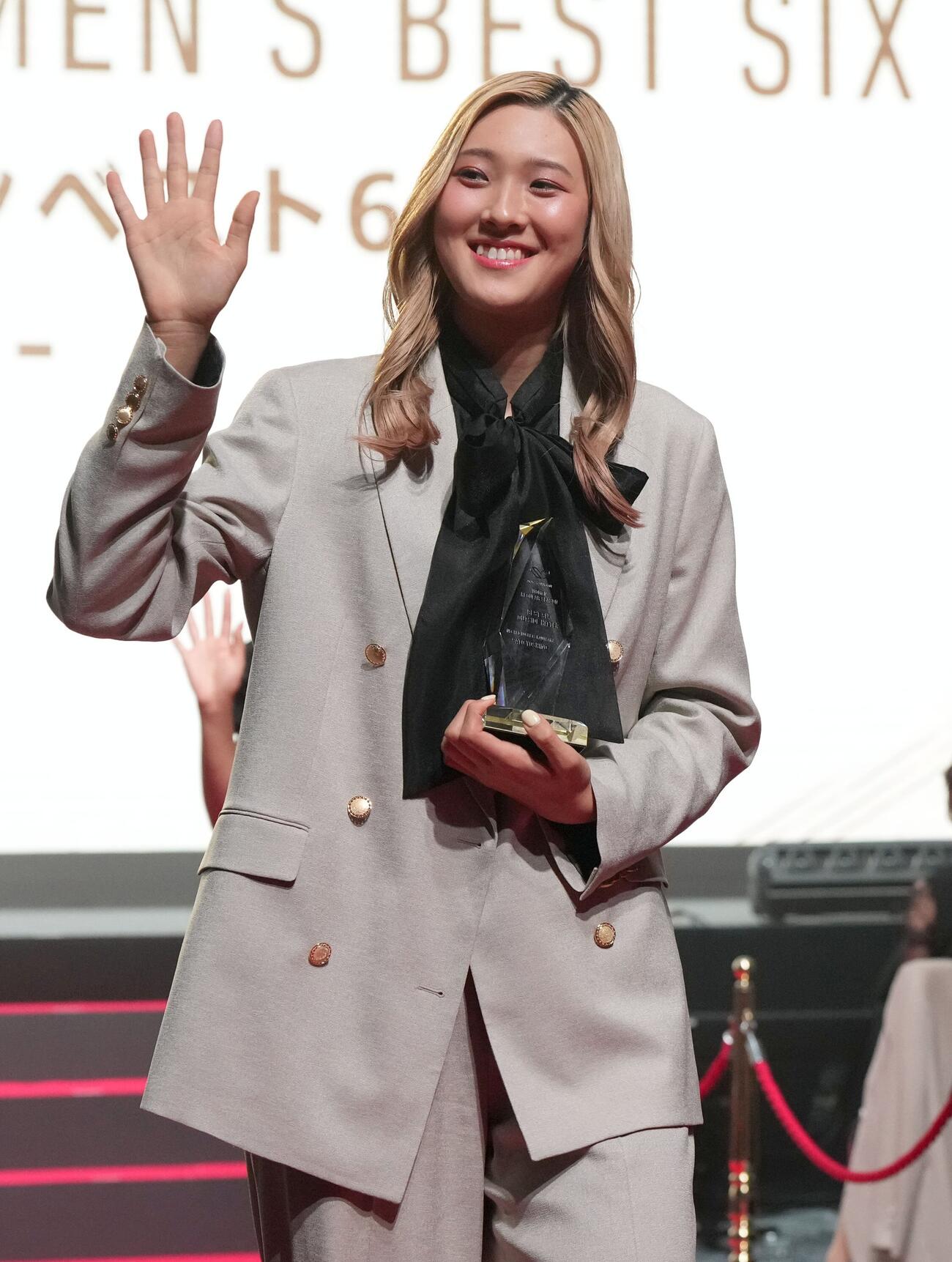 ベスト6を受賞したNEC川崎佐藤淑乃（撮影・たえ見朱実）