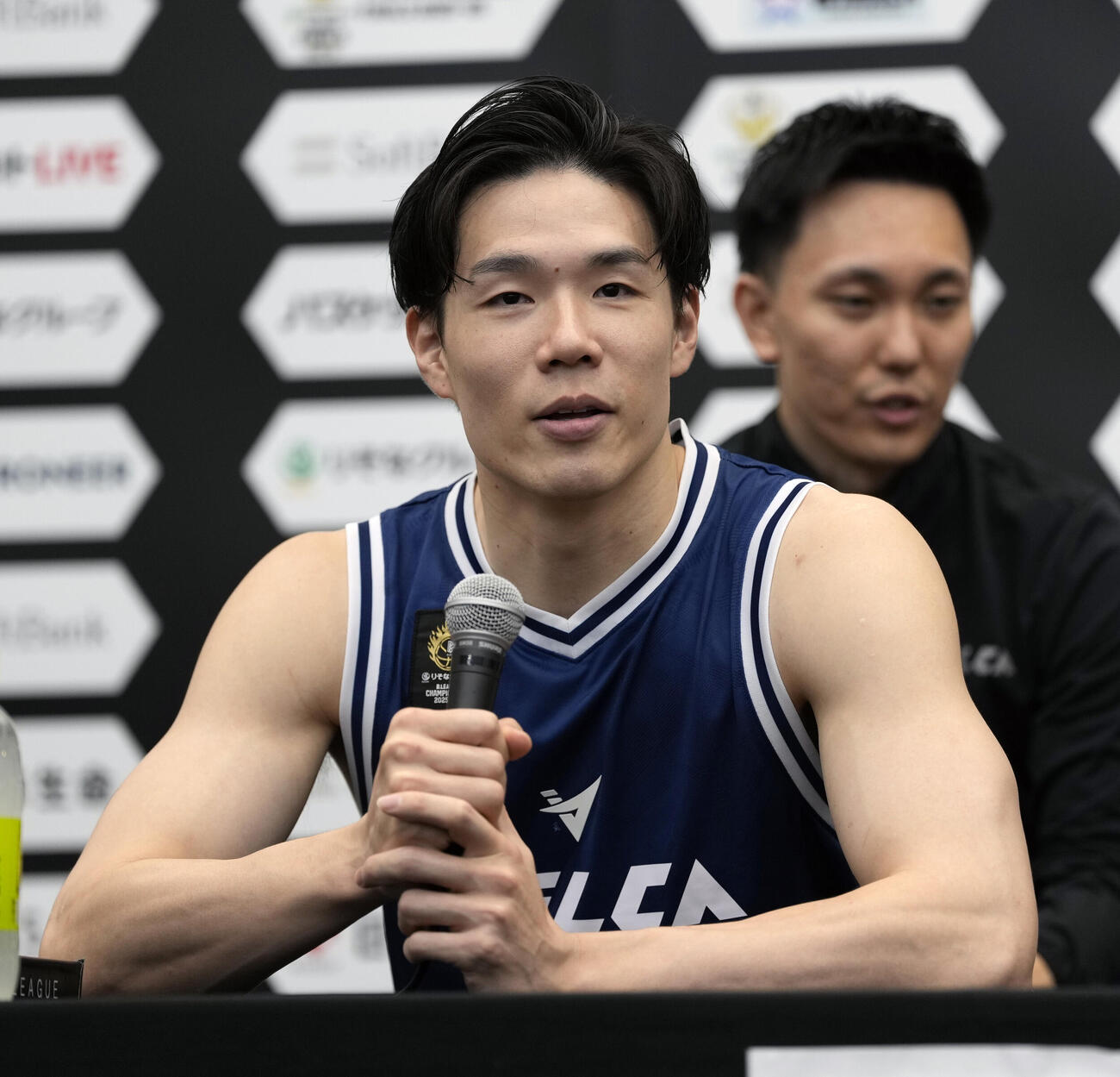 B1チャンピオンシップ決勝　長崎対琉球　前日記者会見に臨む長崎馬場雄大（撮影・小島史椰）＝2026年5月22日