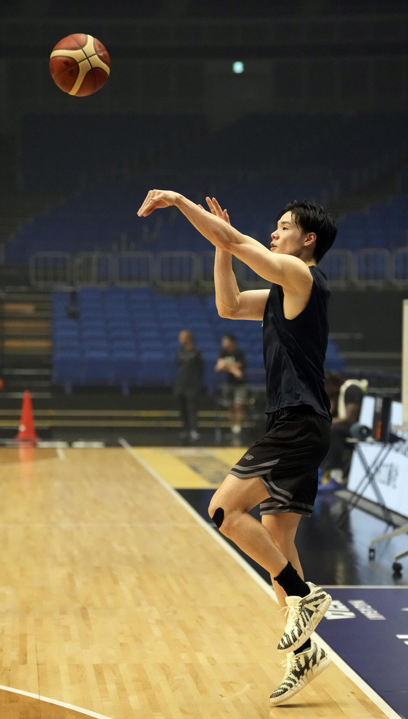 B1チャンピオンシップ決勝　長崎対沖縄　前日公開練習でシュート練習を行う長崎馬場雄大（撮影・小島史椰）