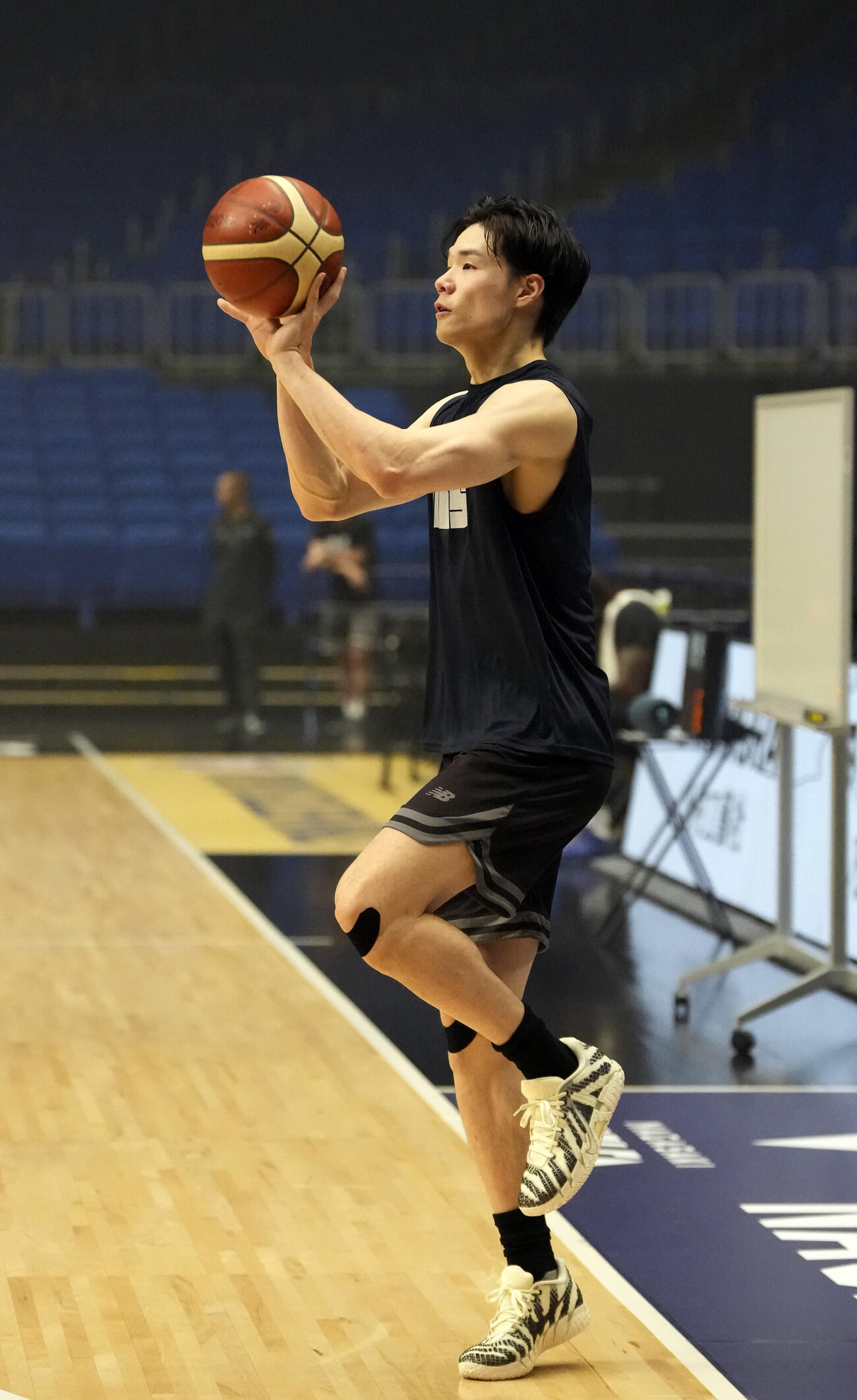 B1チャンピオンシップ決勝　長崎対沖縄　前日公開練習でシュート練習を行う長崎馬場雄大（撮影・小島史椰）
