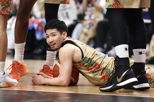 りそなBリーグ1部チャンピオンシップ決勝 第1戦 長崎対琉球 第4Q、ファウルをもらう琉球岸本隆一(撮影・宮地輝)=2026年5月23日