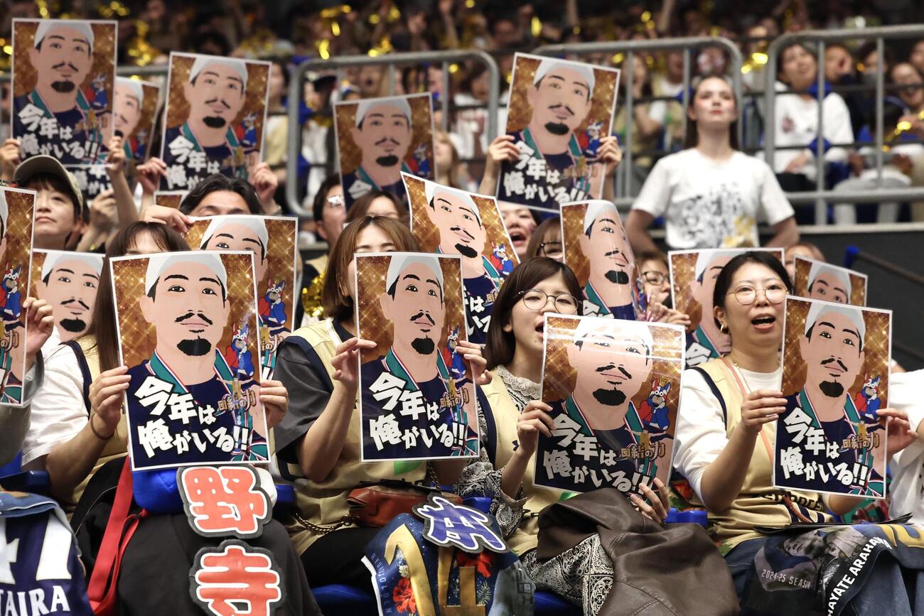 りそなBリーグ1部チャンピオンシップ決勝　第1戦　長崎対琉球　応援する琉球ブースター（撮影・宮地輝）＝2026年5月23日