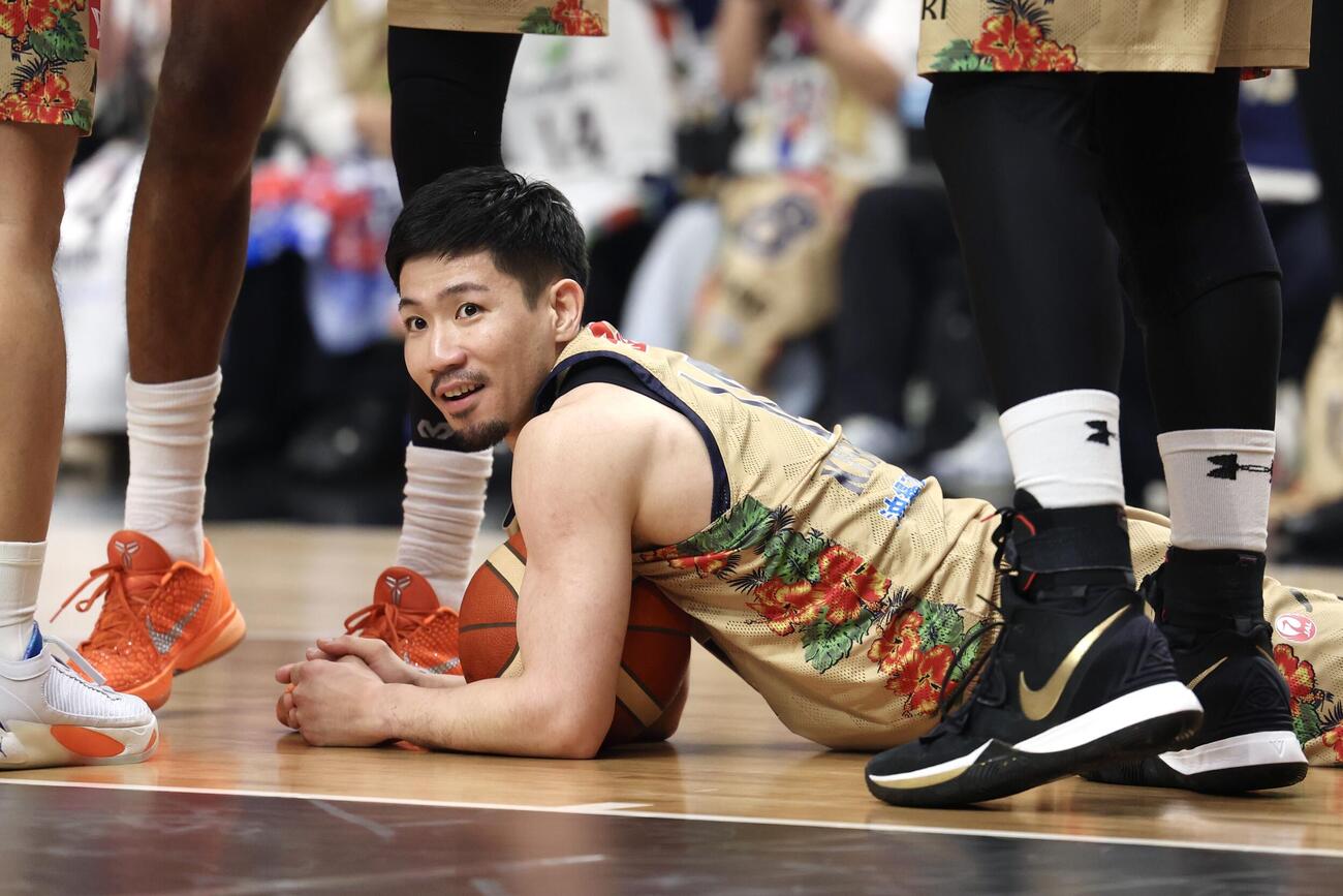りそなBリーグ1部チャンピオンシップ決勝　第1戦　長崎対琉球　第4Q、ファウルをもらう琉球岸本隆一（撮影・宮地輝）＝2026年5月23日