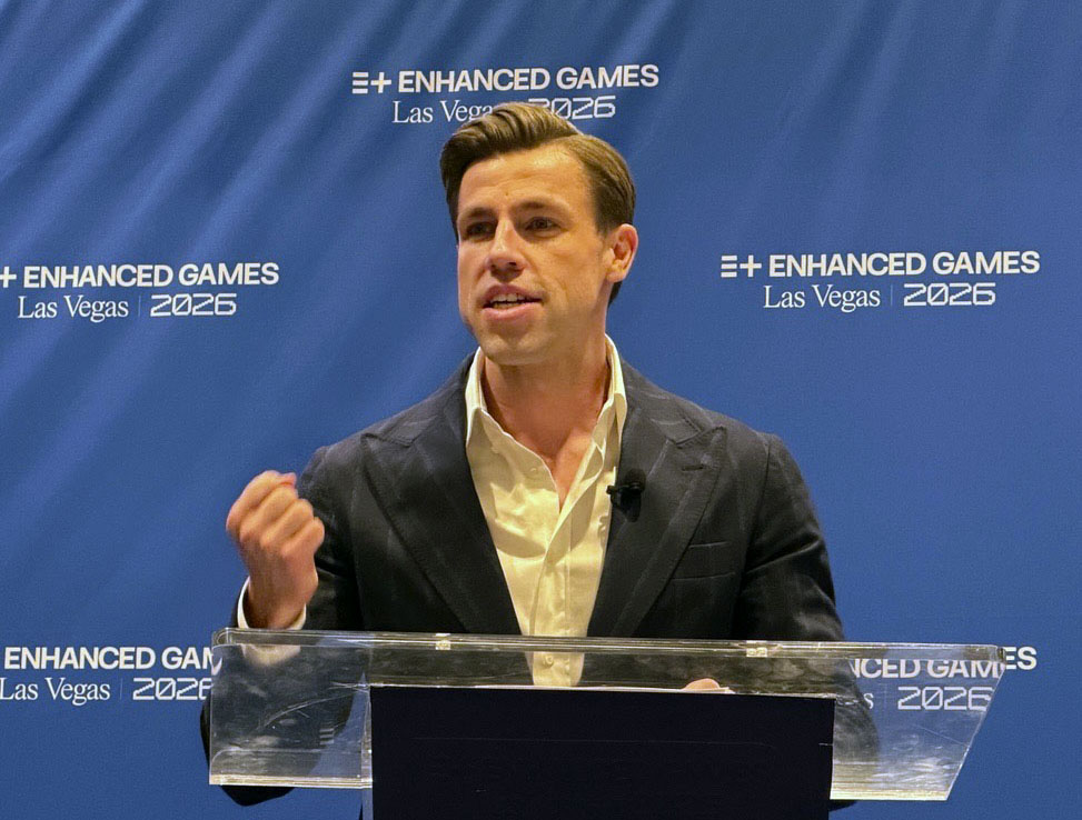 記者会見する「エンハンスト・ゲームズ」のマーティン・マキシミリアンCEO＝23日、米ラスベガス（共同）