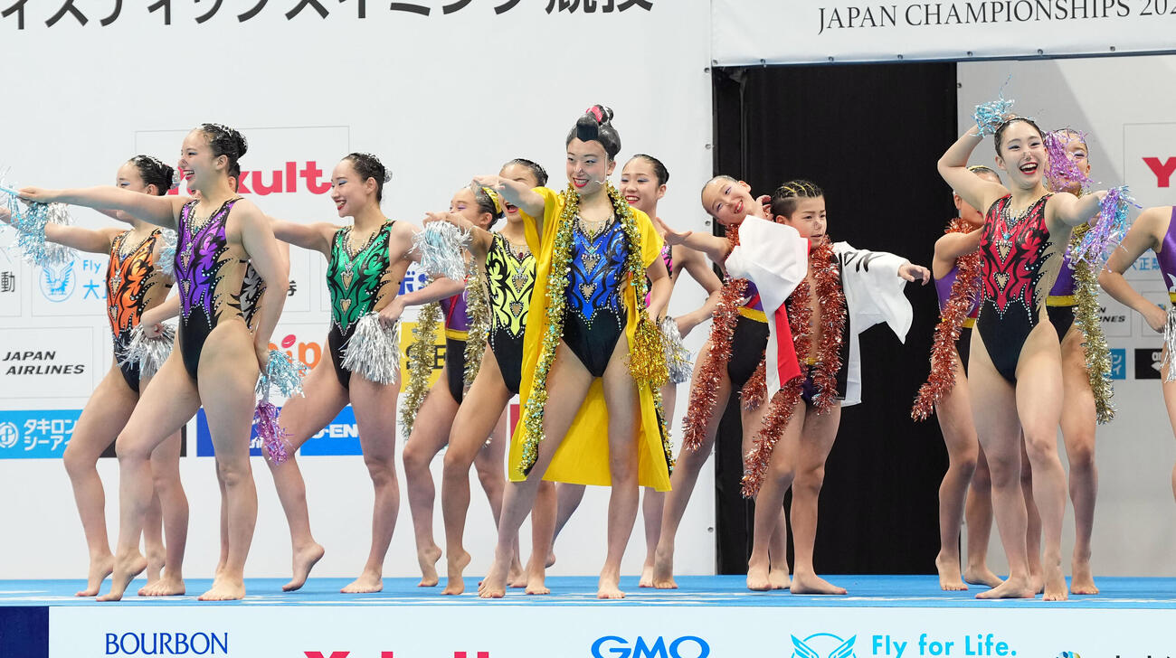 GALA　コミカルな演技で会場を沸かせた井村アーティスティックスイミングクラブの田所新菜（中央）（撮影・たえ見朱実）