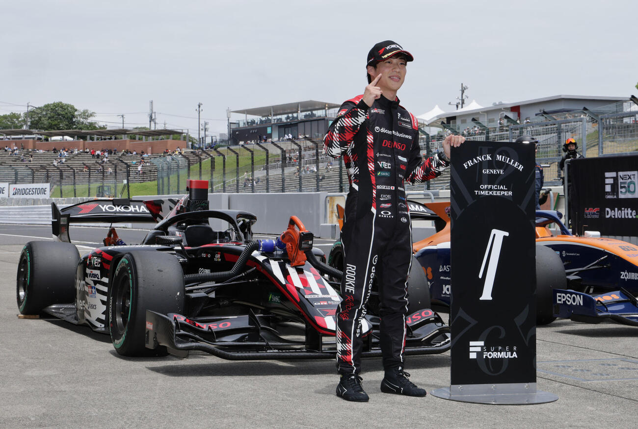 スーパーフォーミュラ第5戦　予選でポール・ポジションを獲得したNTT docomo business ROOKIEの福住仁嶺（撮影・宮崎幸一）