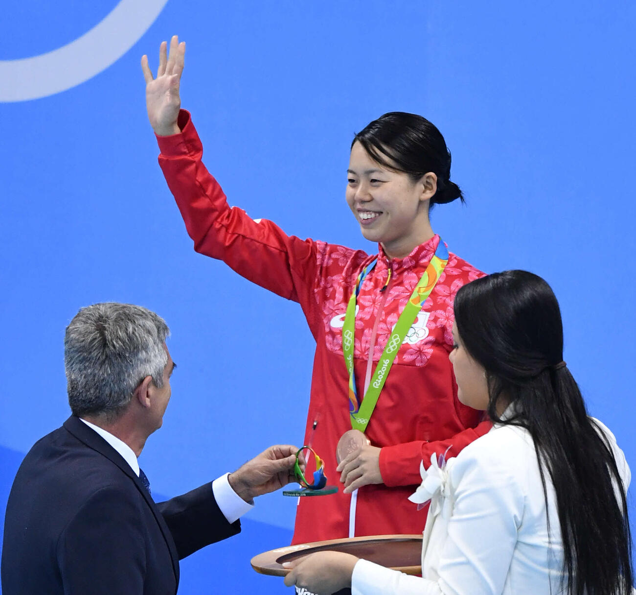 リオデジャネイロ五輪　女子200メートルバタフライ決勝　2分5秒20で銅メダルを獲得し表彰台に上る星奈津美さん（16年8月撮影）