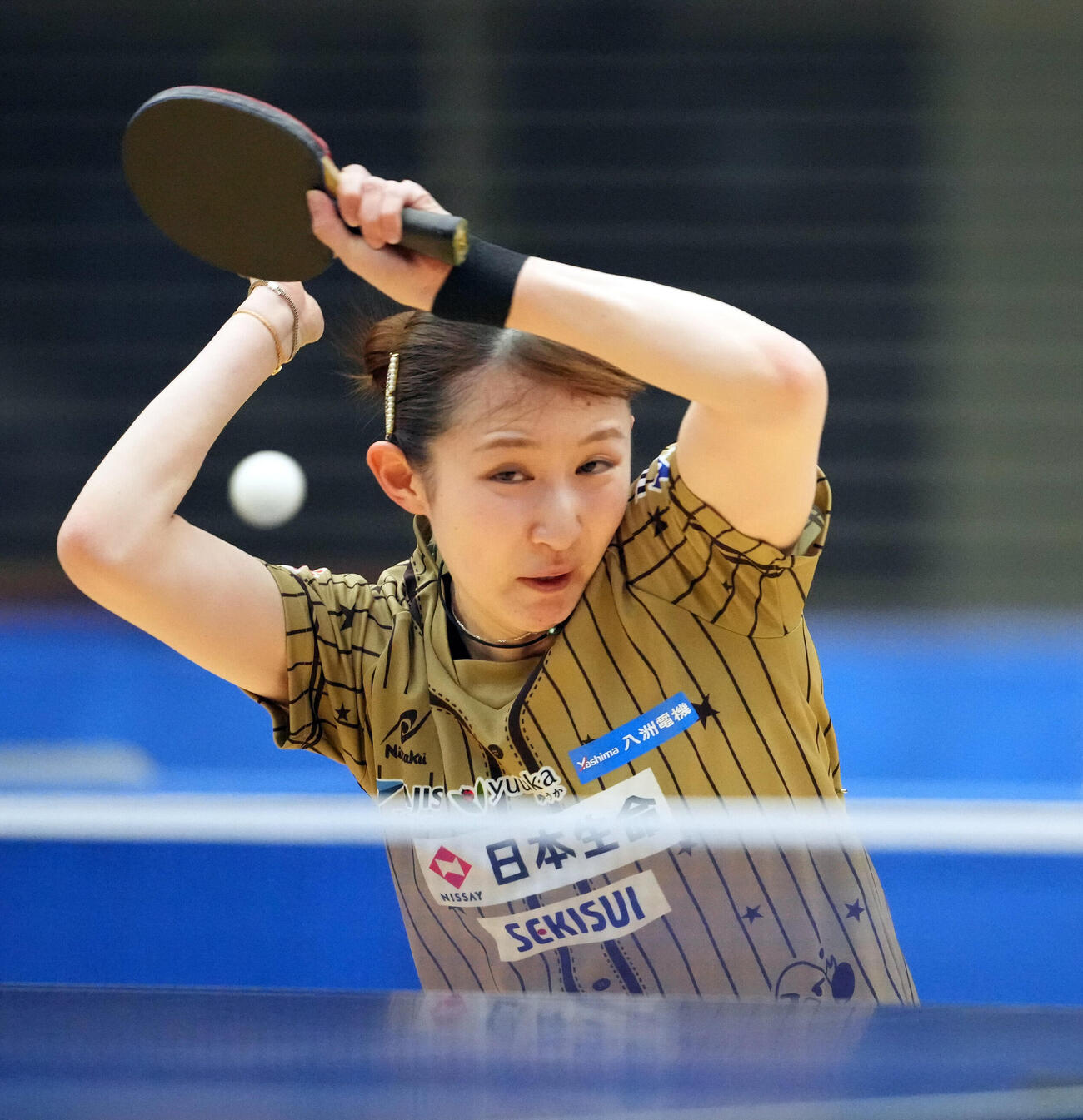 卓球アジア選手権代表選考会第1日　女子シングルス　岩見香蓮対早田ひな　第2セット、打ち返す早田ひな（撮影・小島史椰）＝2026年5月26日